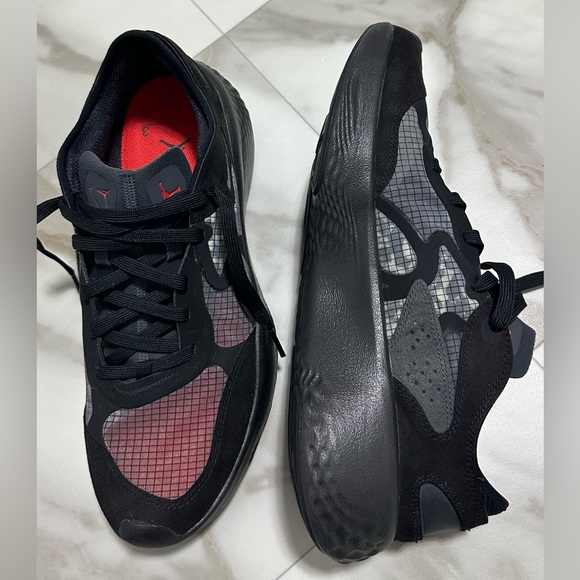 DN2647-060
Brand New 
Size US11,5 - Picture 2 of 8